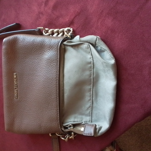 Michael Kors Tan Leather Crossbody 😍 Excellent Condition - Picture 5 of 9